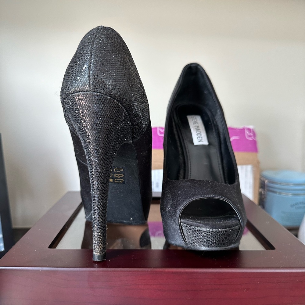 Black Steve Madden heels size 6.5